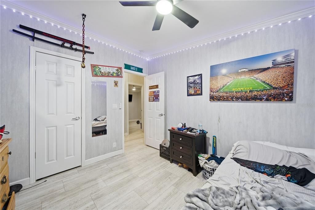 En Venta: $385,000 (4 camas, 2 baños, 1350 Pies cuadrados)
