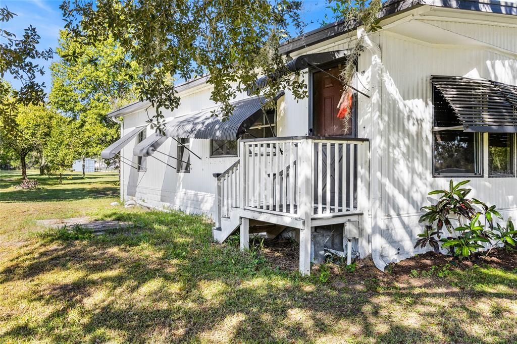 For Sale: $347,777 (2 beds, 2 baths, 865 Square Feet)