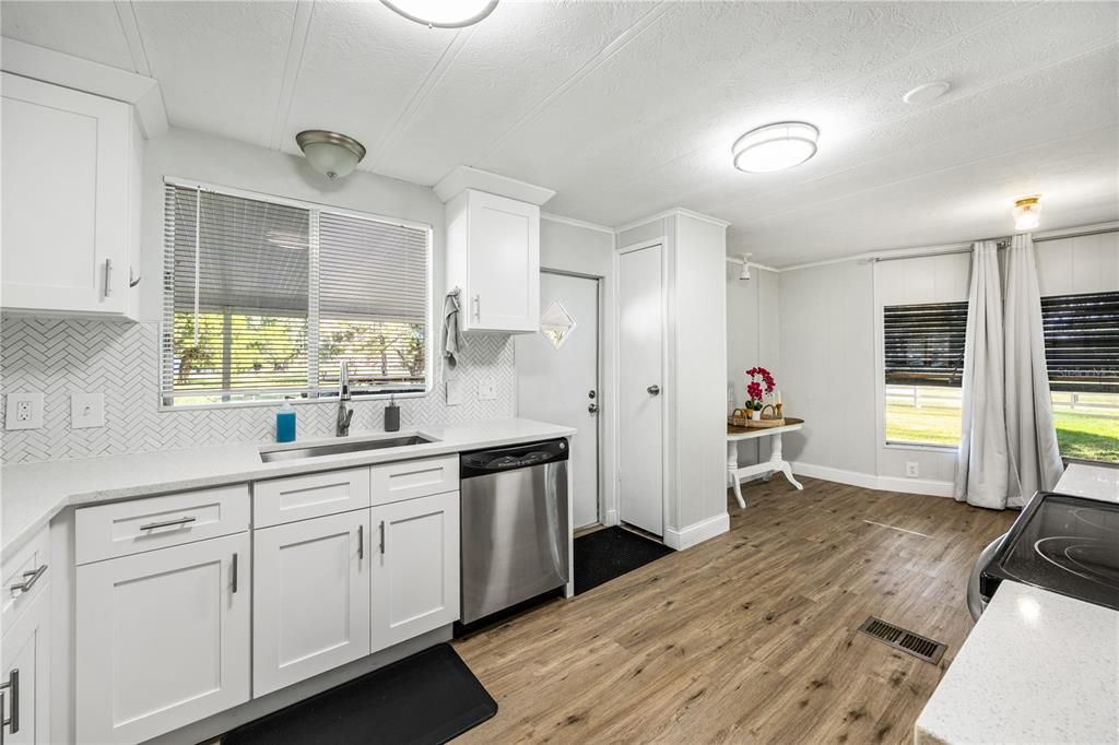 For Sale: $347,777 (2 beds, 2 baths, 865 Square Feet)