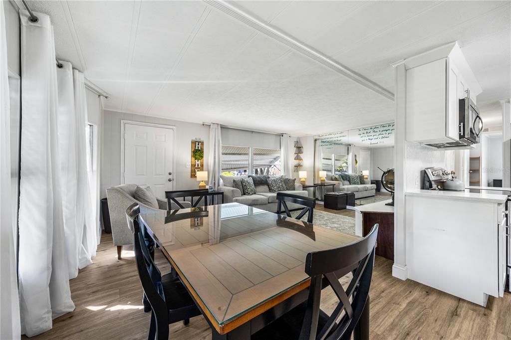 For Sale: $347,777 (2 beds, 2 baths, 865 Square Feet)