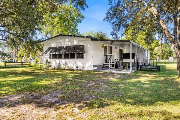 For Sale: $347,777 (2 beds, 2 baths, 865 Square Feet)
