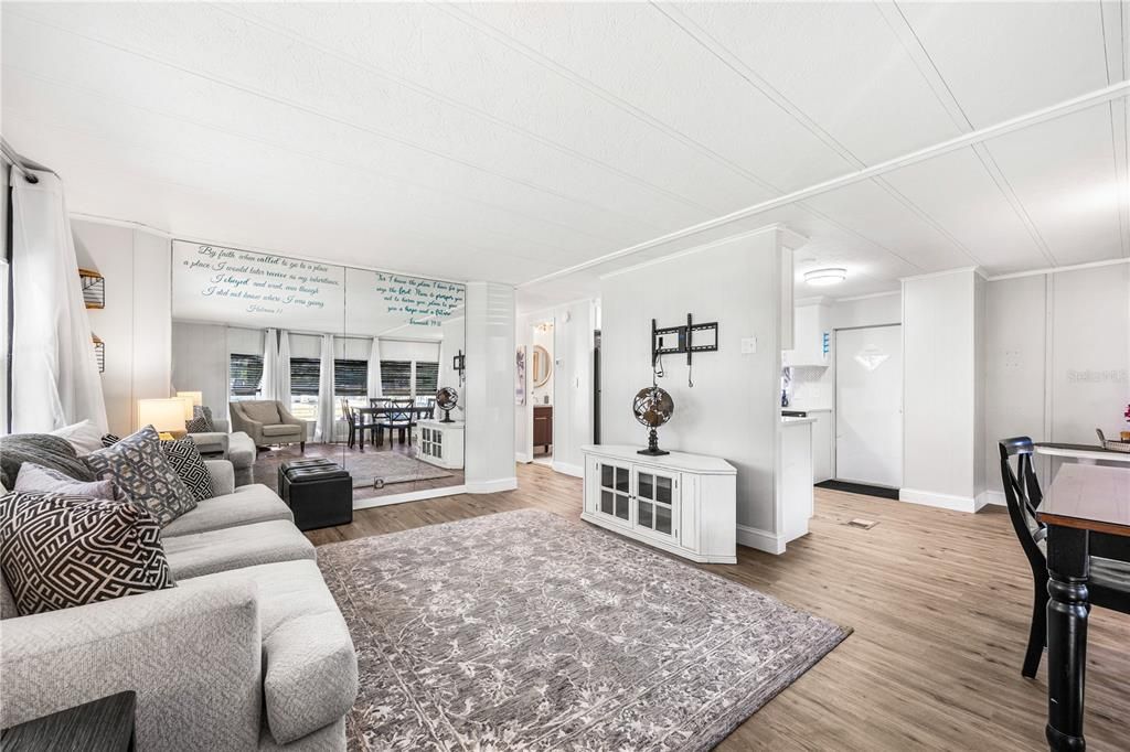 For Sale: $347,777 (2 beds, 2 baths, 865 Square Feet)
