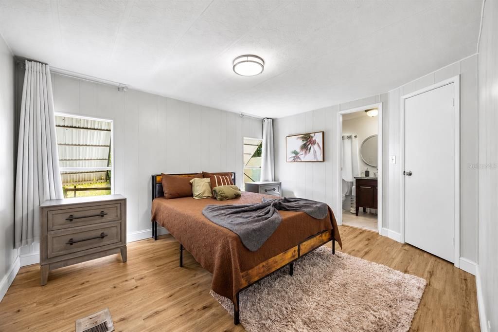 For Sale: $347,777 (2 beds, 2 baths, 865 Square Feet)
