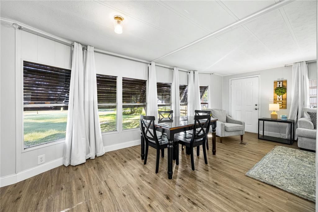 For Sale: $347,777 (2 beds, 2 baths, 865 Square Feet)