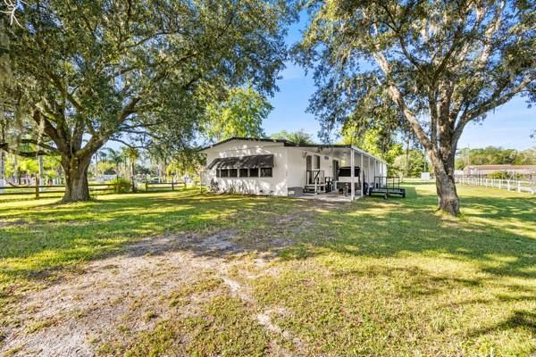 For Sale: $347,777 (2 beds, 2 baths, 865 Square Feet)