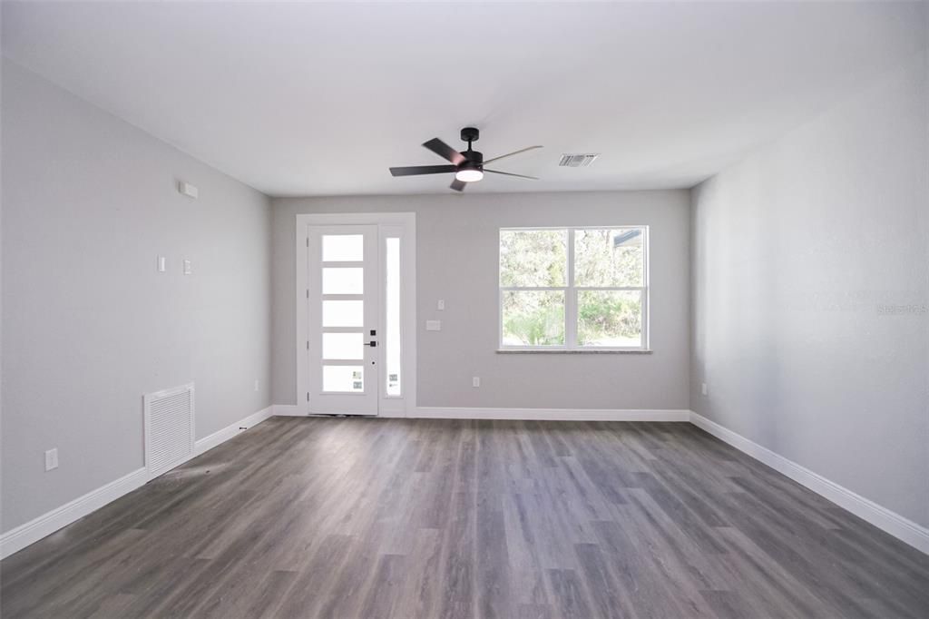 For Sale: $334,900 (3 beds, 3 baths, 1505 Square Feet)