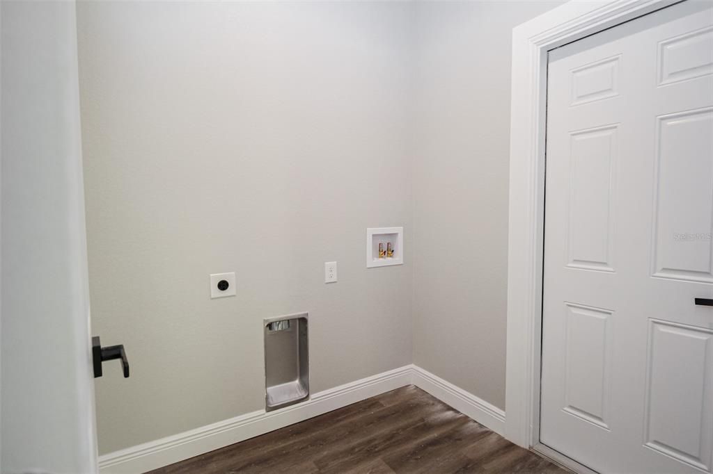 For Sale: $334,900 (3 beds, 3 baths, 1505 Square Feet)
