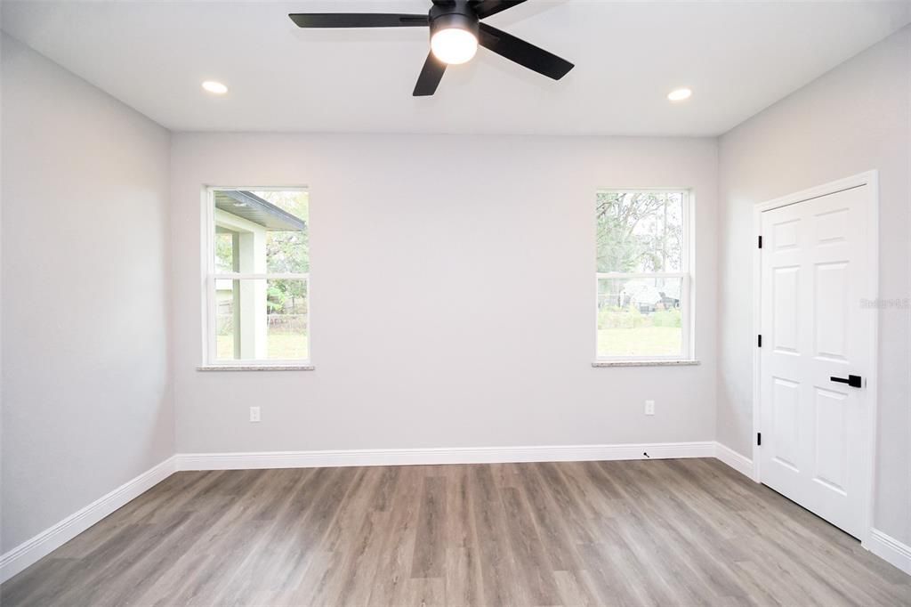 For Sale: $334,900 (3 beds, 3 baths, 1505 Square Feet)