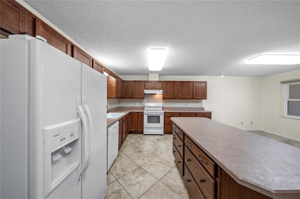 For Sale: $165,900 (2 beds, 2 baths, 1541 Square Feet)