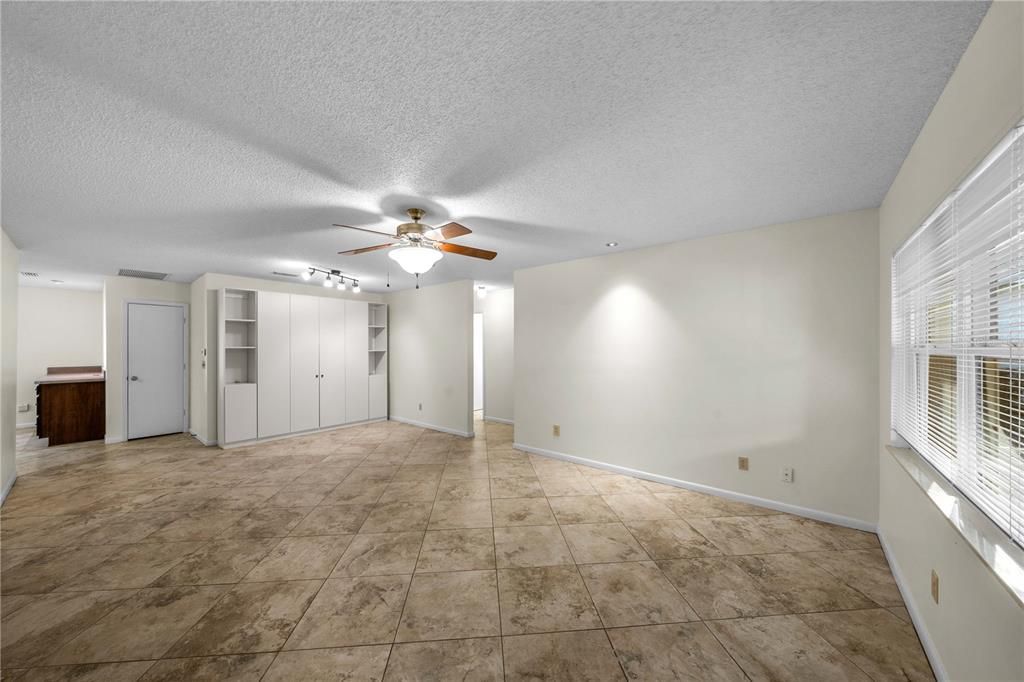 For Sale: $165,900 (2 beds, 2 baths, 1541 Square Feet)