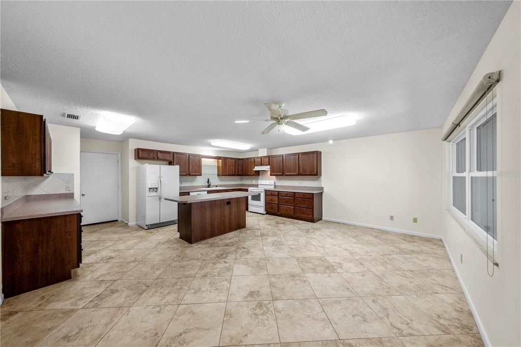 For Sale: $165,900 (2 beds, 2 baths, 1541 Square Feet)
