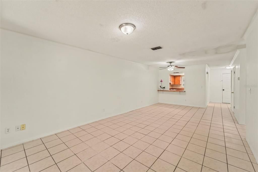 En Venta: $359,000 (4 camas, 0 baños, 2107 Pies cuadrados)