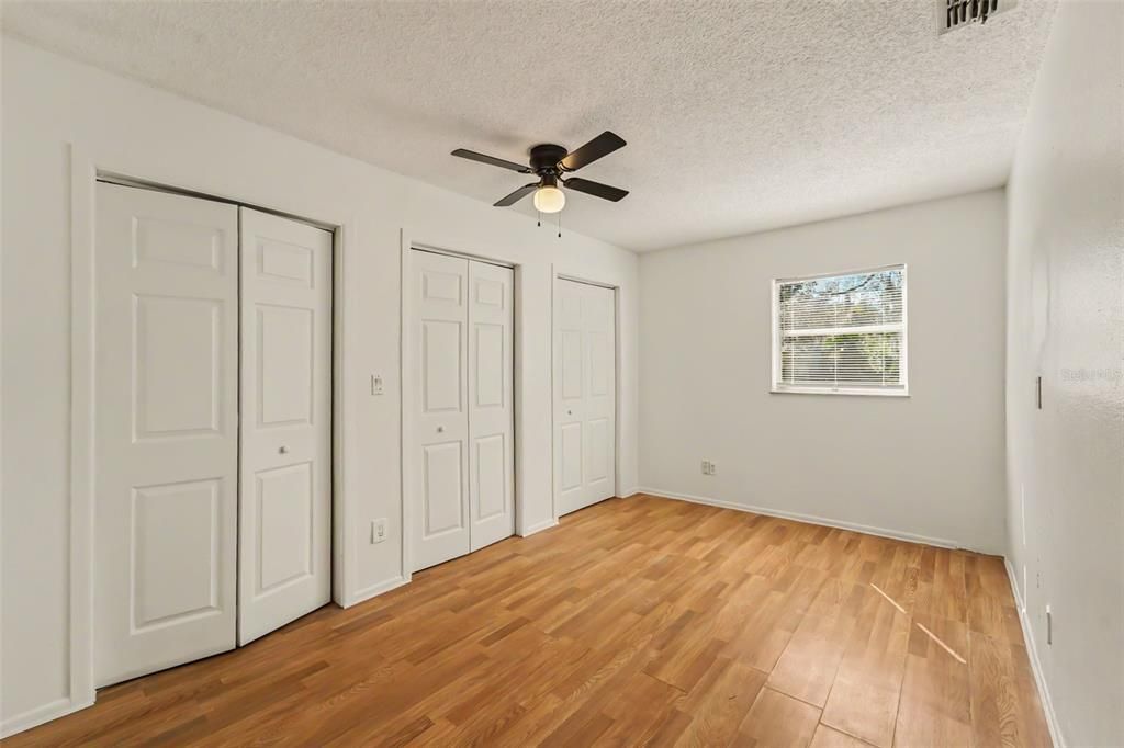 En Venta: $359,000 (4 camas, 0 baños, 2107 Pies cuadrados)