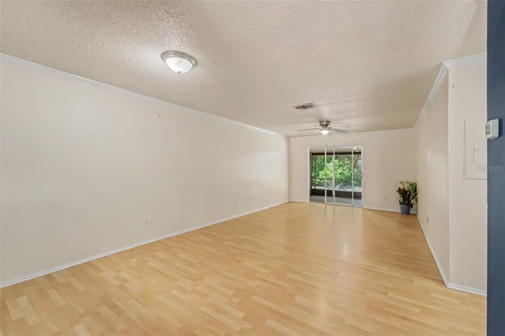 En Venta: $359,000 (4 camas, 0 baños, 2107 Pies cuadrados)