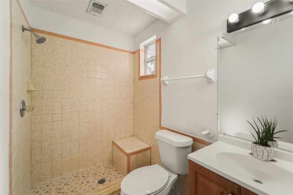 En Venta: $359,000 (4 camas, 0 baños, 2107 Pies cuadrados)