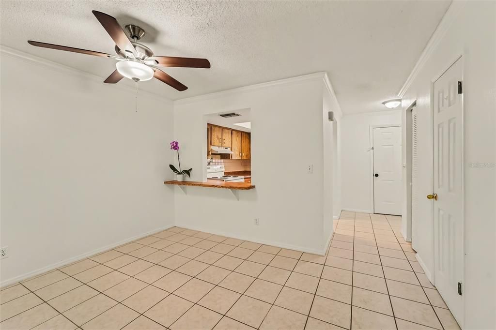 En Venta: $359,000 (4 camas, 0 baños, 2107 Pies cuadrados)