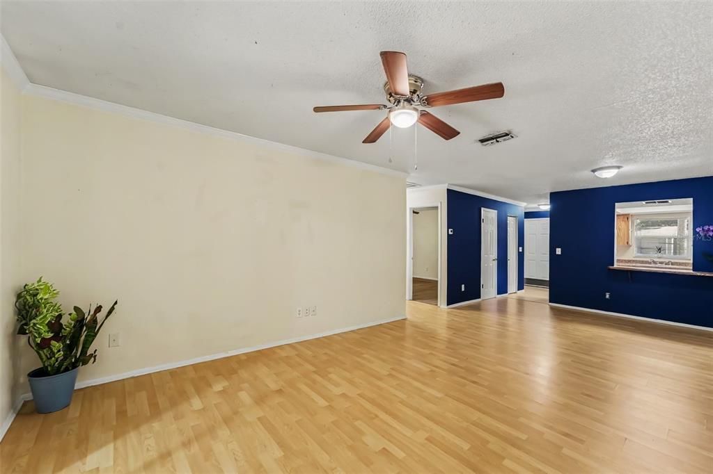 En Venta: $359,000 (4 camas, 0 baños, 2107 Pies cuadrados)