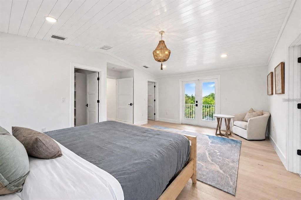 For Sale: $1,690,000 (5 beds, 2 baths, 3032 Square Feet)