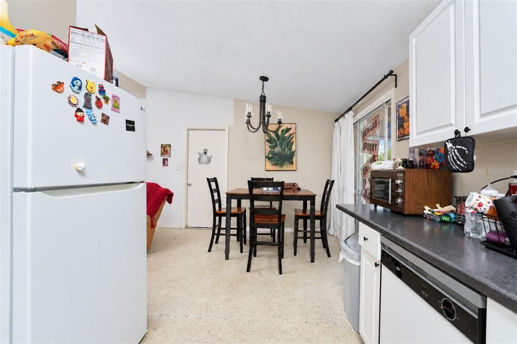 For Sale: $179,900 (3 beds, 1 baths, 1253 Square Feet)