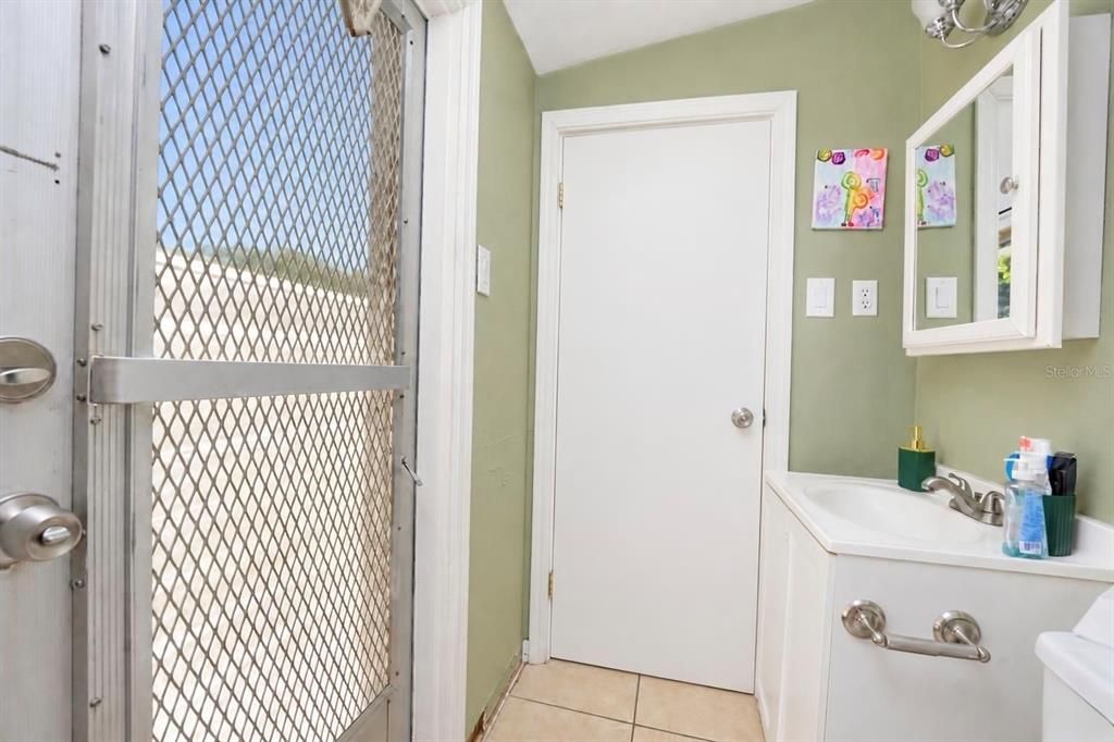 For Sale: $179,900 (3 beds, 1 baths, 1253 Square Feet)