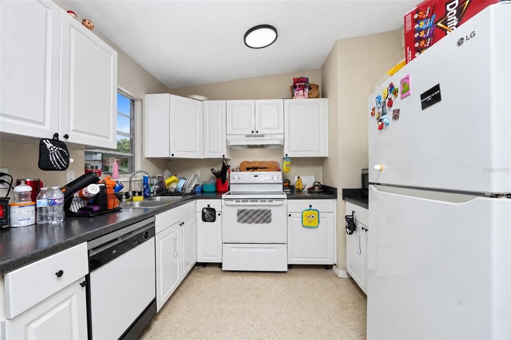 For Sale: $179,900 (3 beds, 1 baths, 1253 Square Feet)