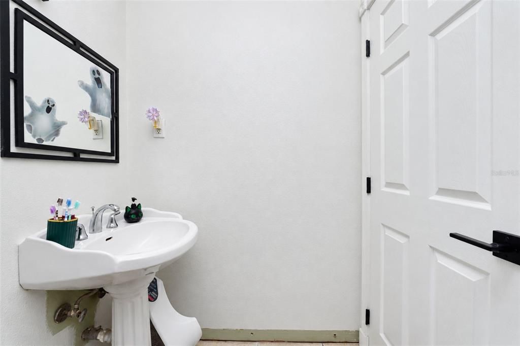 For Sale: $179,900 (3 beds, 1 baths, 1253 Square Feet)