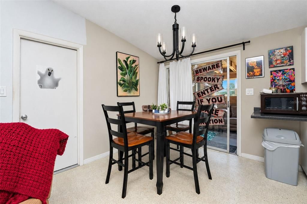 For Sale: $179,900 (3 beds, 1 baths, 1253 Square Feet)