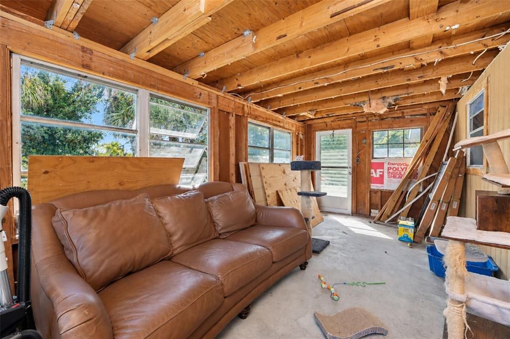 For Sale: $179,900 (3 beds, 1 baths, 1253 Square Feet)