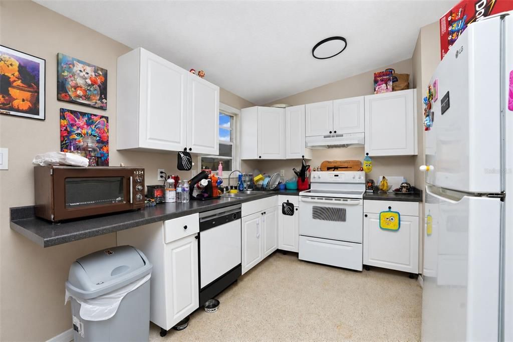 For Sale: $179,900 (3 beds, 1 baths, 1253 Square Feet)