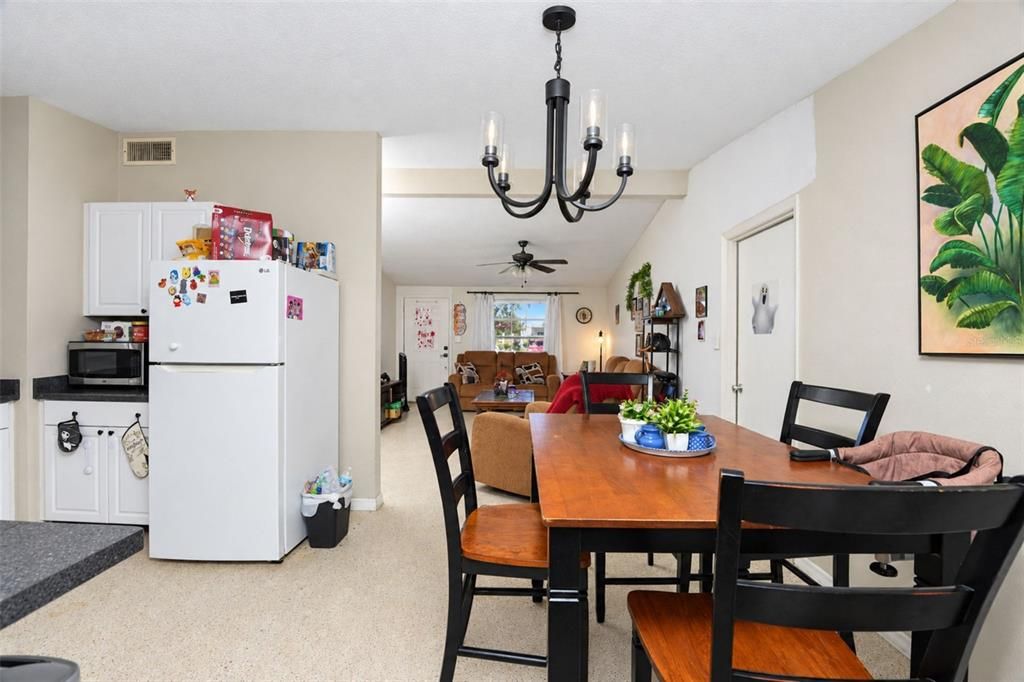For Sale: $179,900 (3 beds, 1 baths, 1253 Square Feet)