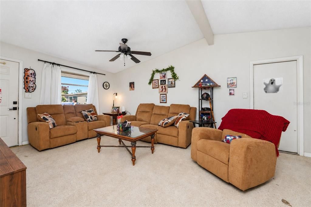 For Sale: $179,900 (3 beds, 1 baths, 1253 Square Feet)