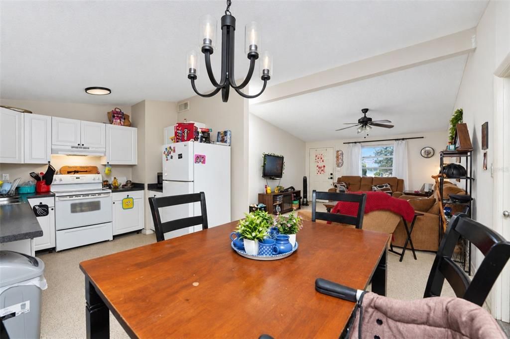 For Sale: $179,900 (3 beds, 1 baths, 1253 Square Feet)