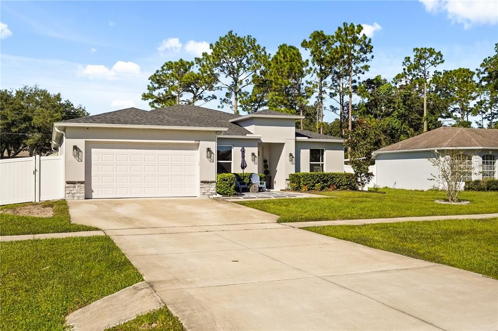 For Sale: $573,000 (4 beds, 2 baths, 2214 Square Feet)