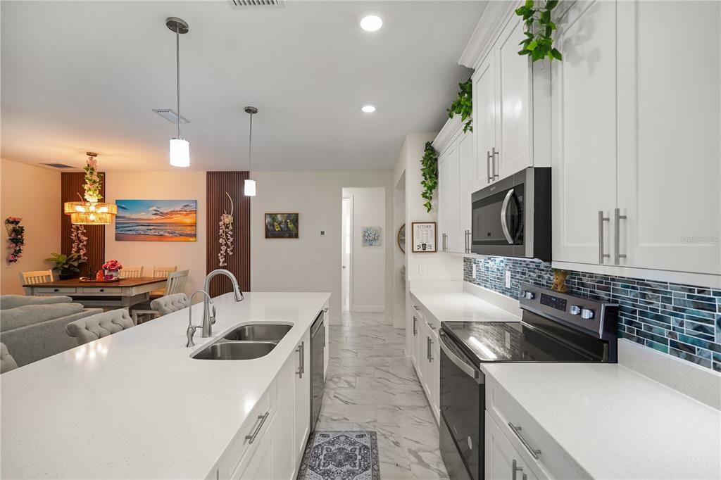 For Sale: $573,000 (4 beds, 2 baths, 2214 Square Feet)