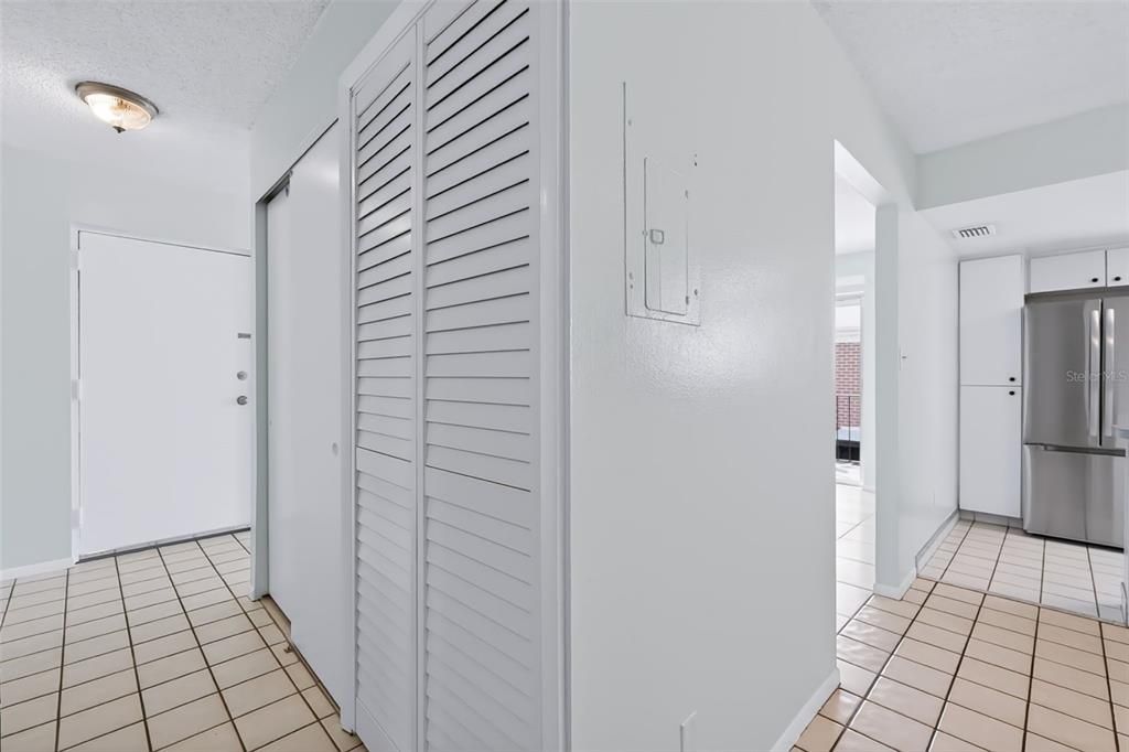 На продажу: $104,900 (2 спален, 2 ванн, 940 Квадратных фут)