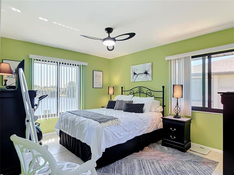 For Sale: $160,000 (2 beds, 2 baths, 957 Square Feet)