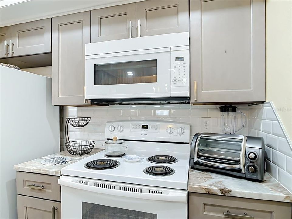 For Sale: $160,000 (2 beds, 2 baths, 957 Square Feet)