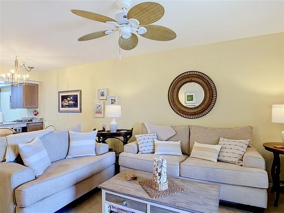 For Sale: $160,000 (2 beds, 2 baths, 957 Square Feet)