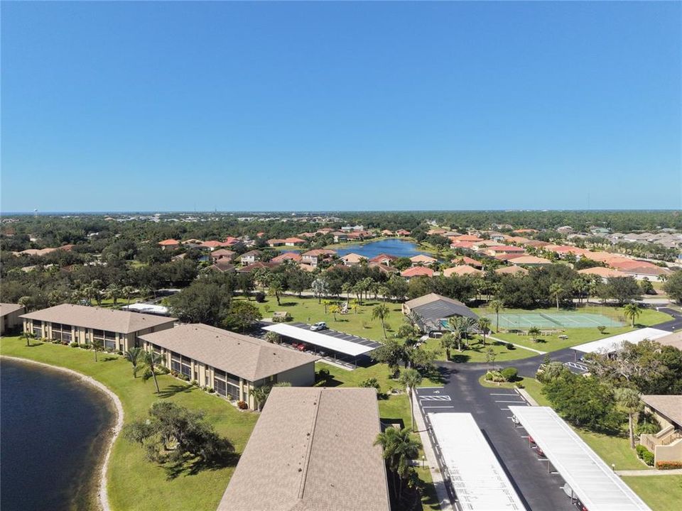 For Sale: $160,000 (2 beds, 2 baths, 957 Square Feet)