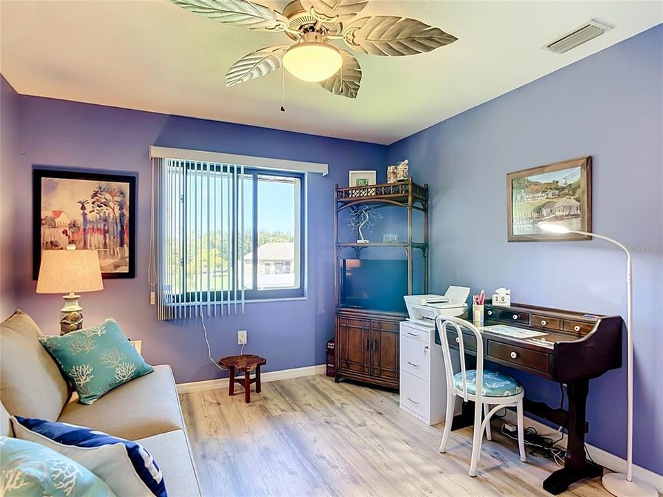 For Sale: $160,000 (2 beds, 2 baths, 957 Square Feet)