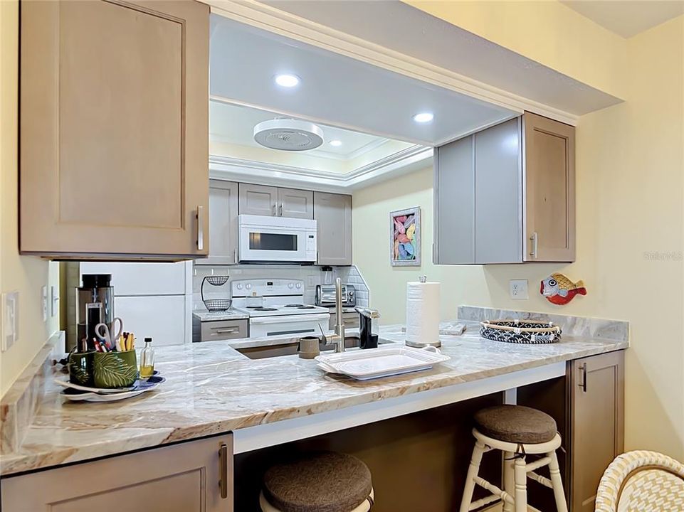 For Sale: $160,000 (2 beds, 2 baths, 957 Square Feet)