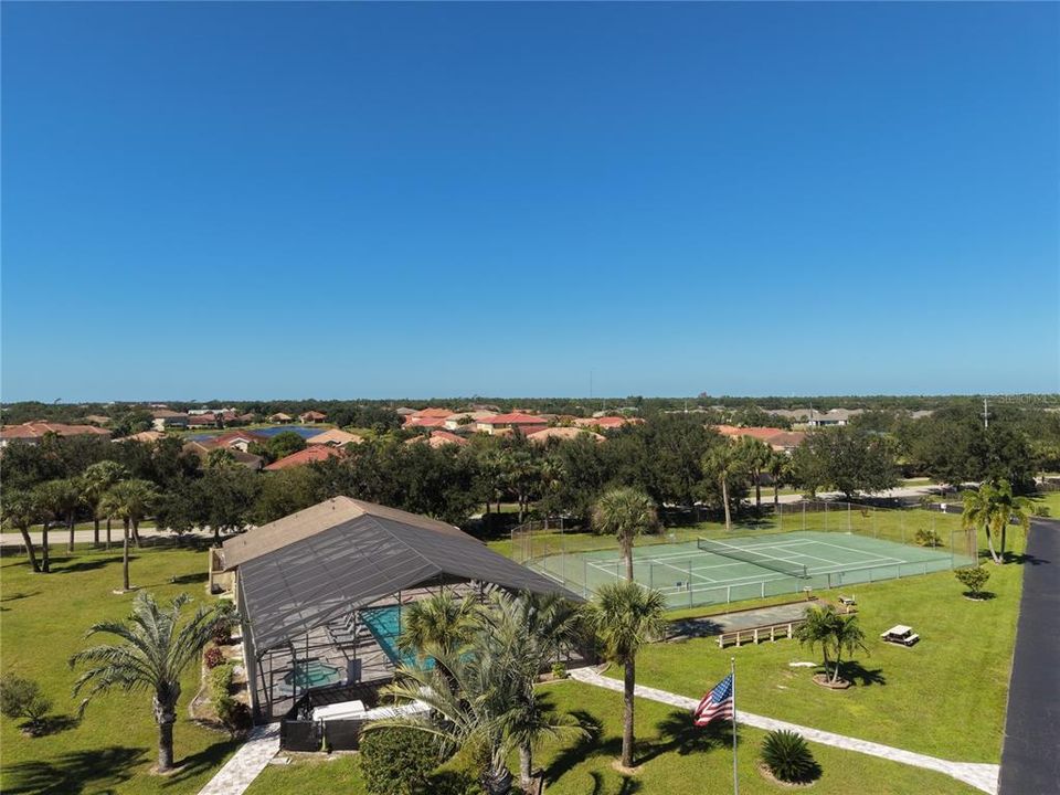 For Sale: $160,000 (2 beds, 2 baths, 957 Square Feet)