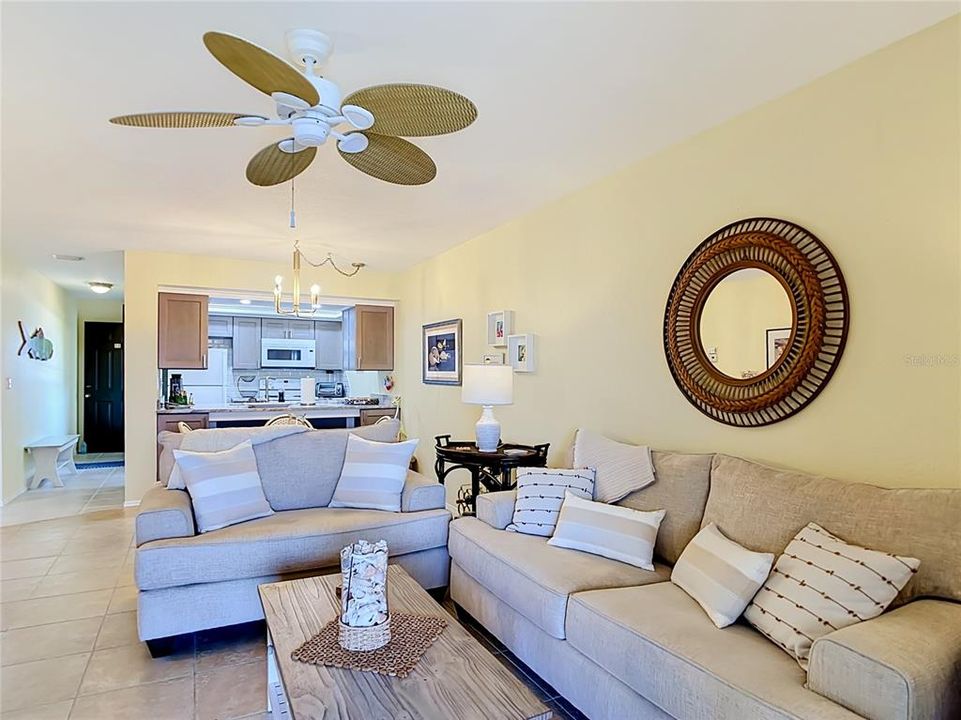 For Sale: $160,000 (2 beds, 2 baths, 957 Square Feet)