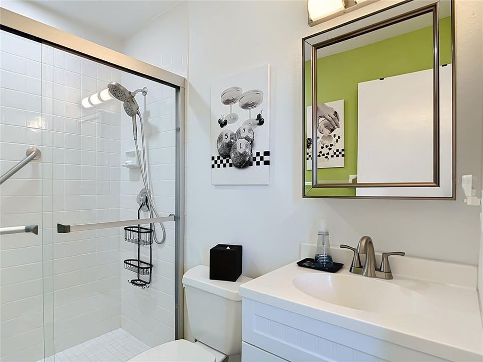 For Sale: $160,000 (2 beds, 2 baths, 957 Square Feet)