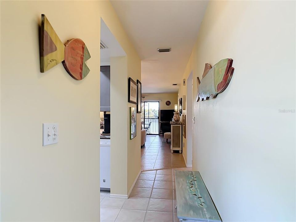 For Sale: $160,000 (2 beds, 2 baths, 957 Square Feet)