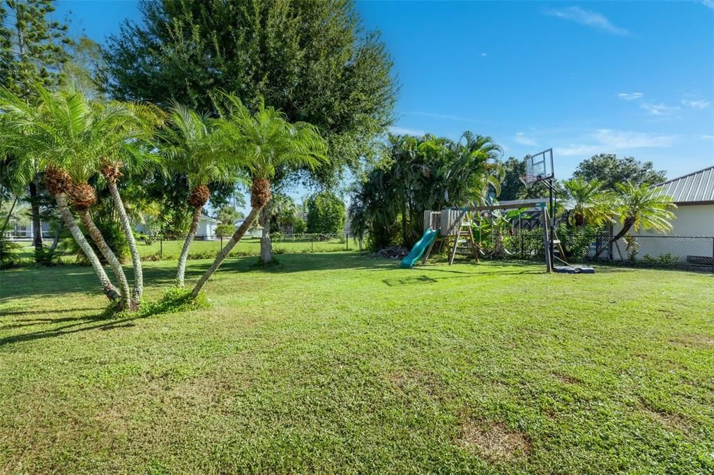 For Sale: $305,000 (4 beds, 2 baths, 1309 Square Feet)