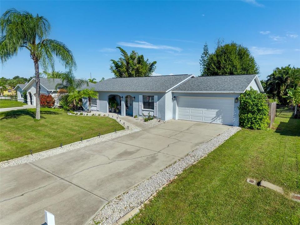 For Sale: $305,000 (4 beds, 2 baths, 1309 Square Feet)