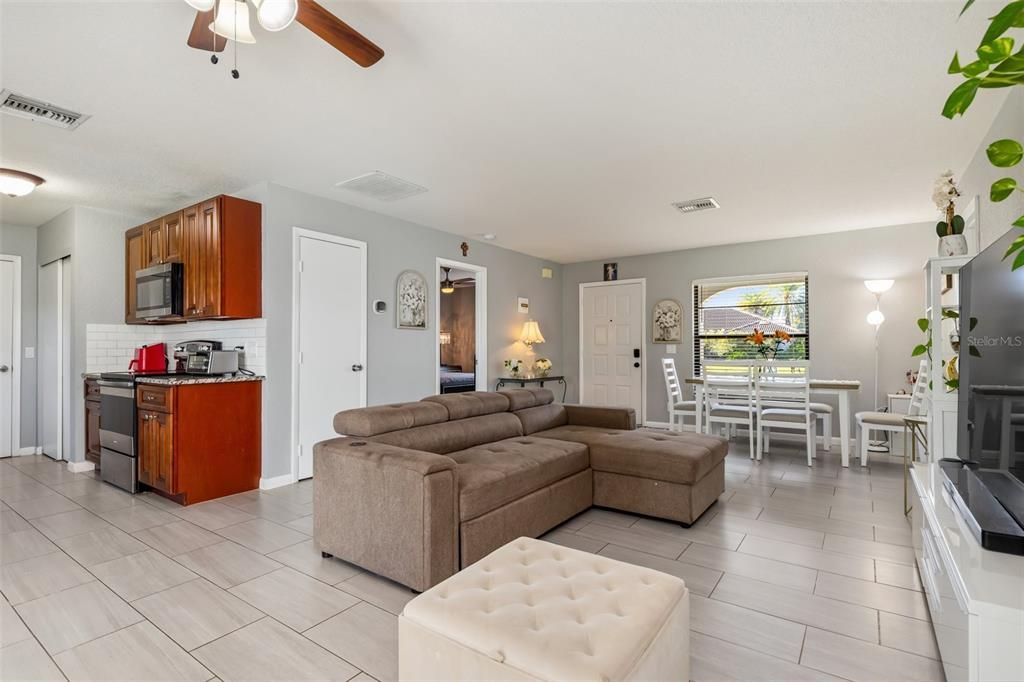 For Sale: $305,000 (4 beds, 2 baths, 1309 Square Feet)