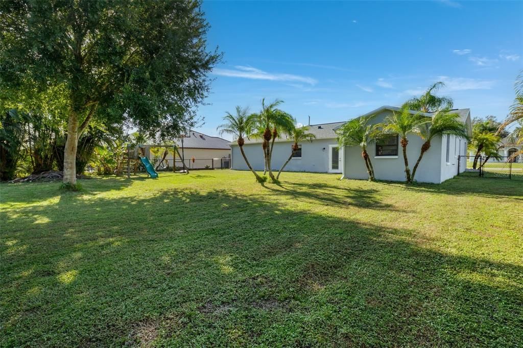 For Sale: $305,000 (4 beds, 2 baths, 1309 Square Feet)