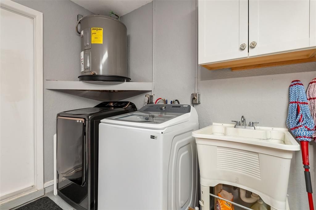 For Sale: $305,000 (4 beds, 2 baths, 1309 Square Feet)